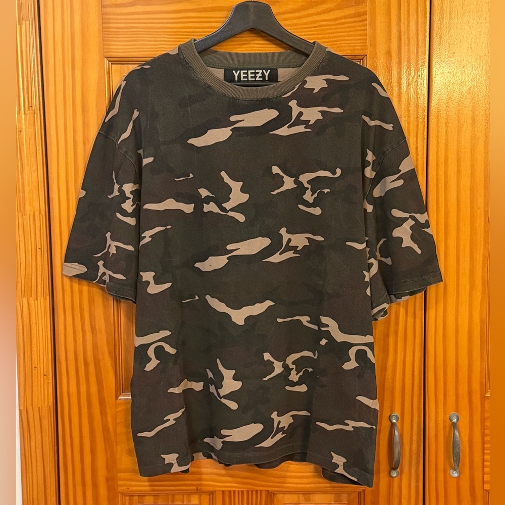Yeezy Season 1 Camo T shirt Authentic Size L Kanye west  adidas
